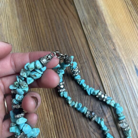 Faux Turquoise Howlite Chip 17” Lot Of 2 Two Strand & One Strand Necklaces - Picture 4 of 8